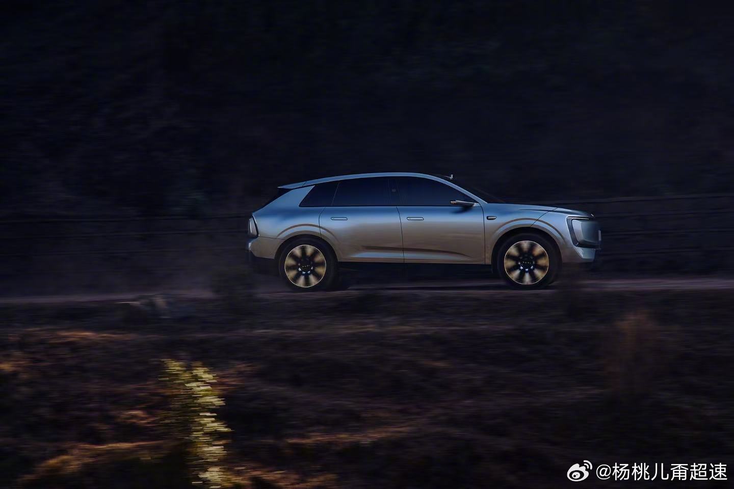 奥迪德国总部放了什么车谁说没有四个圈就不是奥迪了？德国英戈尔施塔特奥迪总部设计中