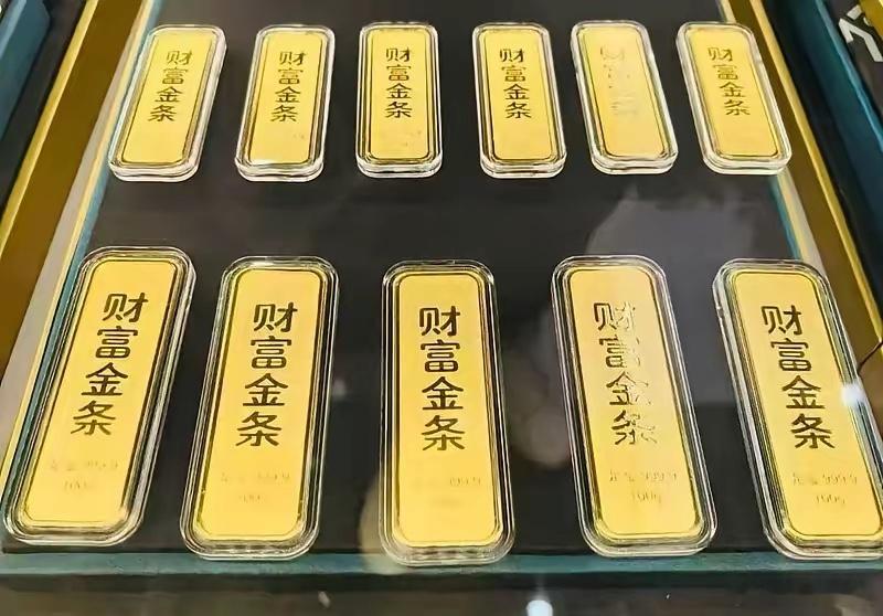 国际金价8月强势反弹金价冲破4400美元！央行囤金、普通人也开始入场8月11日亚