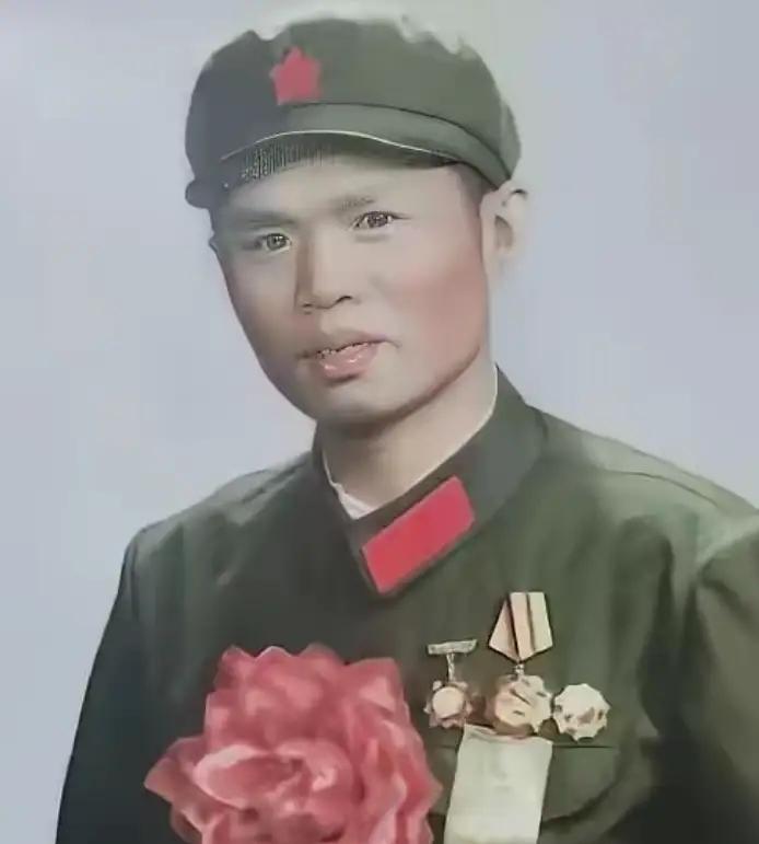 1982年，在越战中立下一等功的龙洪春，坚持娶一个入狱的女工，被取消军校保送，两