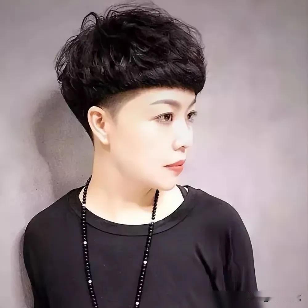 人与人之间的感情，
真的如此脆弱吗？
就因为说了一句不该说的话，
饭也不吃就走了