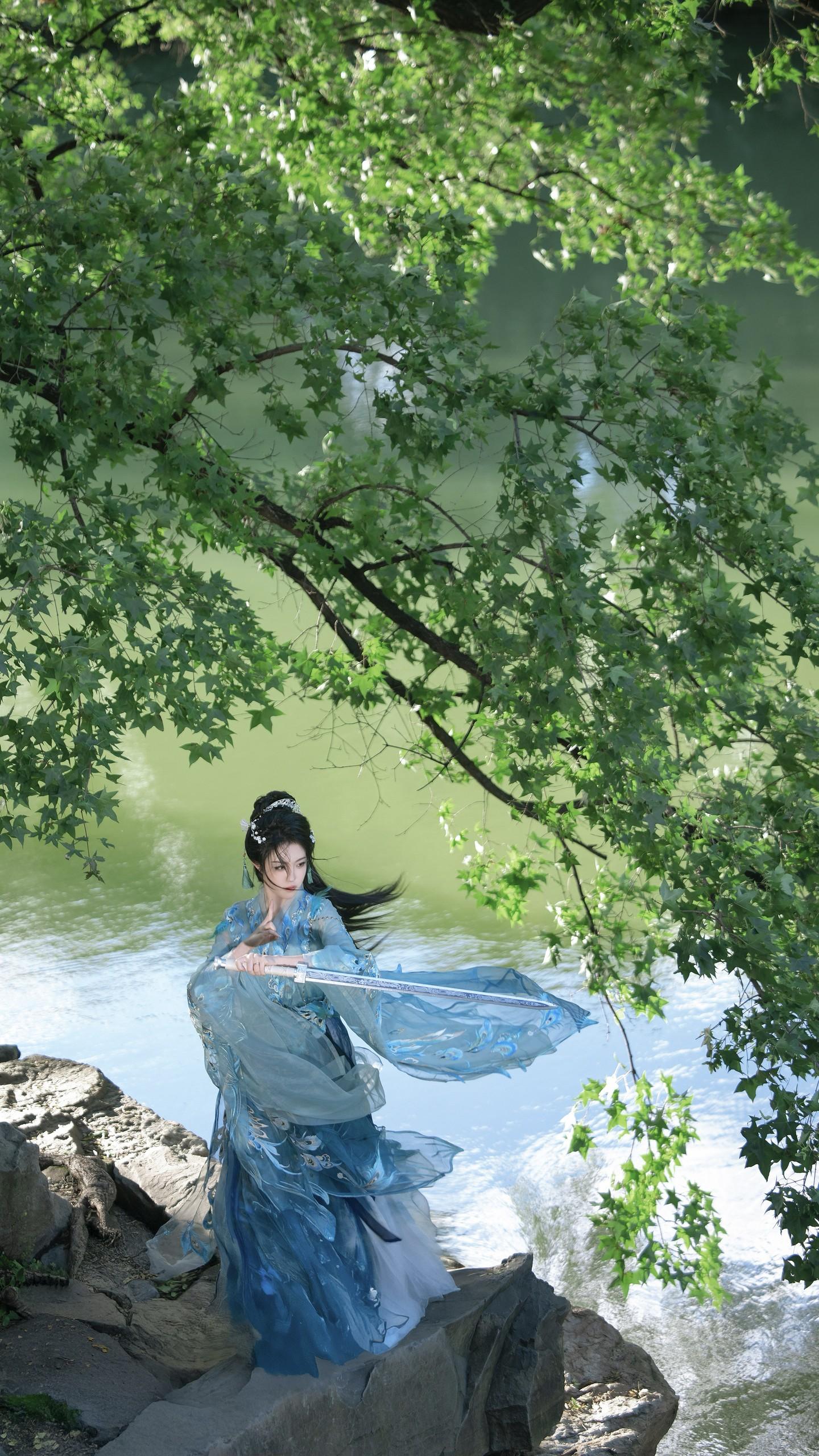 “剑这种东西我想要时便会存在”。主打一个反季节客片营业 颐和园后湖是北...