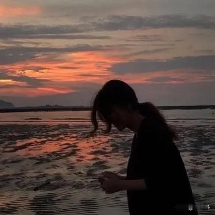我家对门的大爷去世了，我妈从他家回来说了一句：你王姨看起来还挺难过。

这是什么