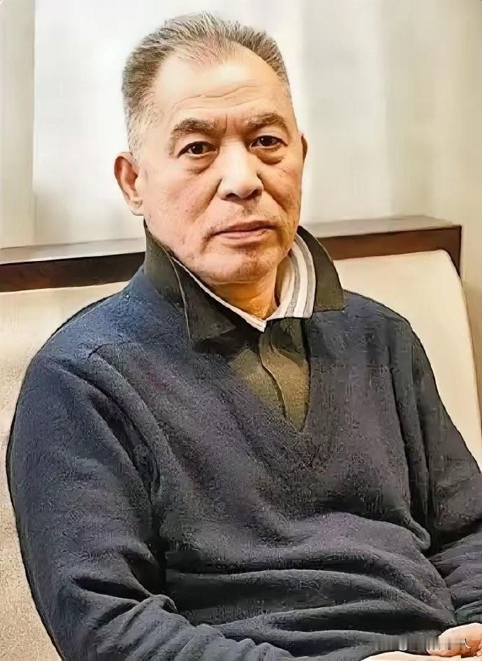梁晓声说：“好女人是一所学校。”
后人补了一句更落地的话——
一个家里，女性只要