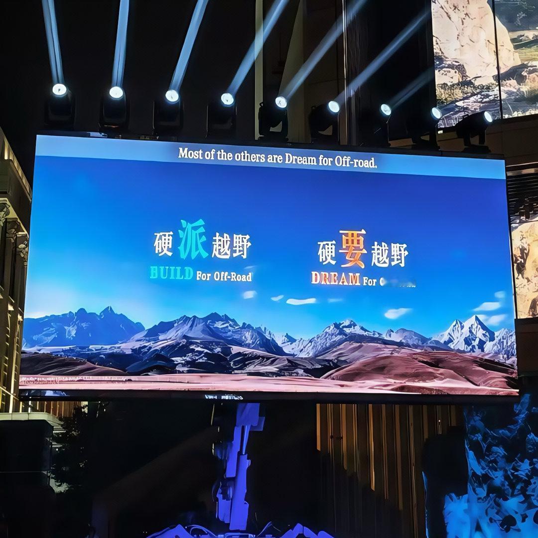 #奔驰大G#奔驰G发布会放出来的这个图很有意思…谁是硬要越野？ 有没有福尔摩斯推
