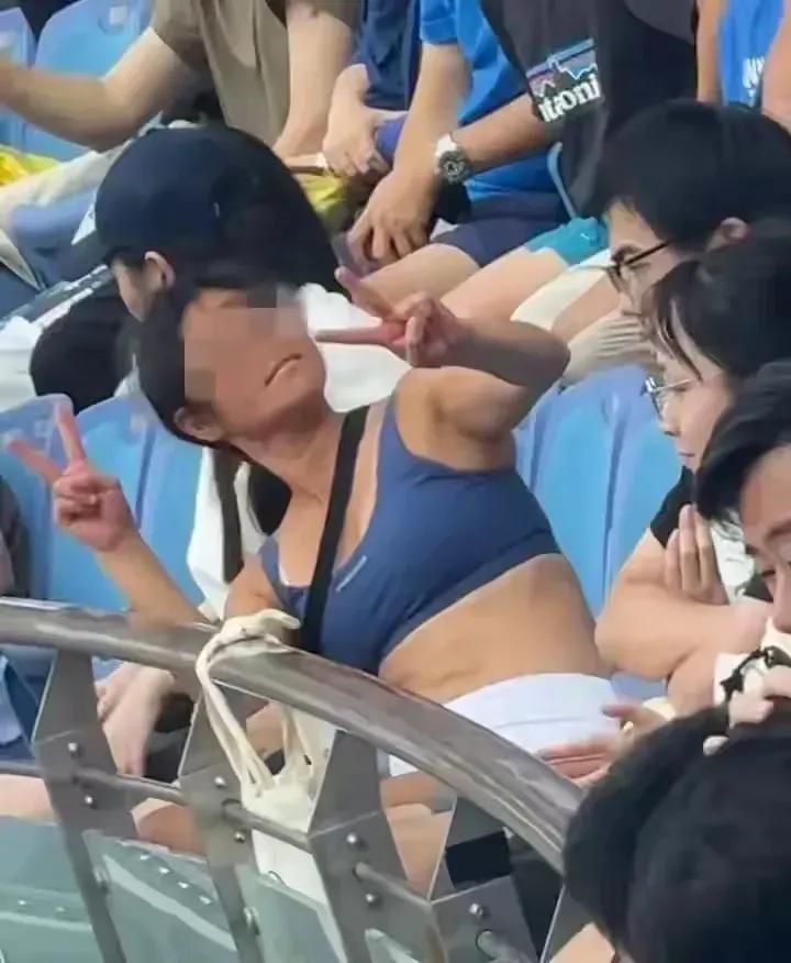 大闹网球场的谢某，将会承担4个后果:

1、孩子没脸上学了，在学校要被同学们当成