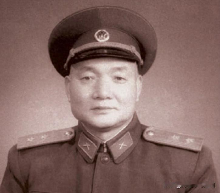他18岁在杨虎诚部队任排长，参加北伐战争。40岁任38军副军长，率部在巩县起义。