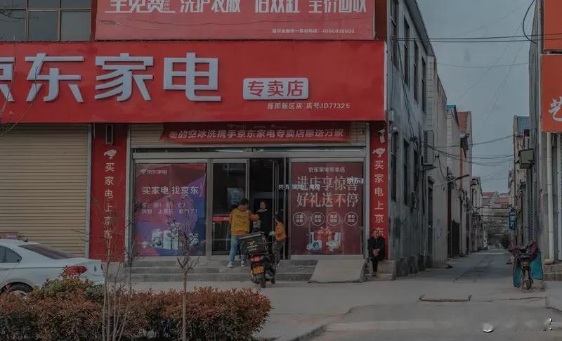 罗永浩再回应“痛批电信宽带缩水”这事太有意思了。他说搞舆论吧，他就发在微信朋友圈