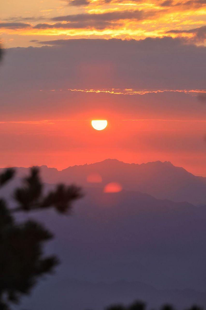 下联：东海赏晨曦。

（图片来自网络）