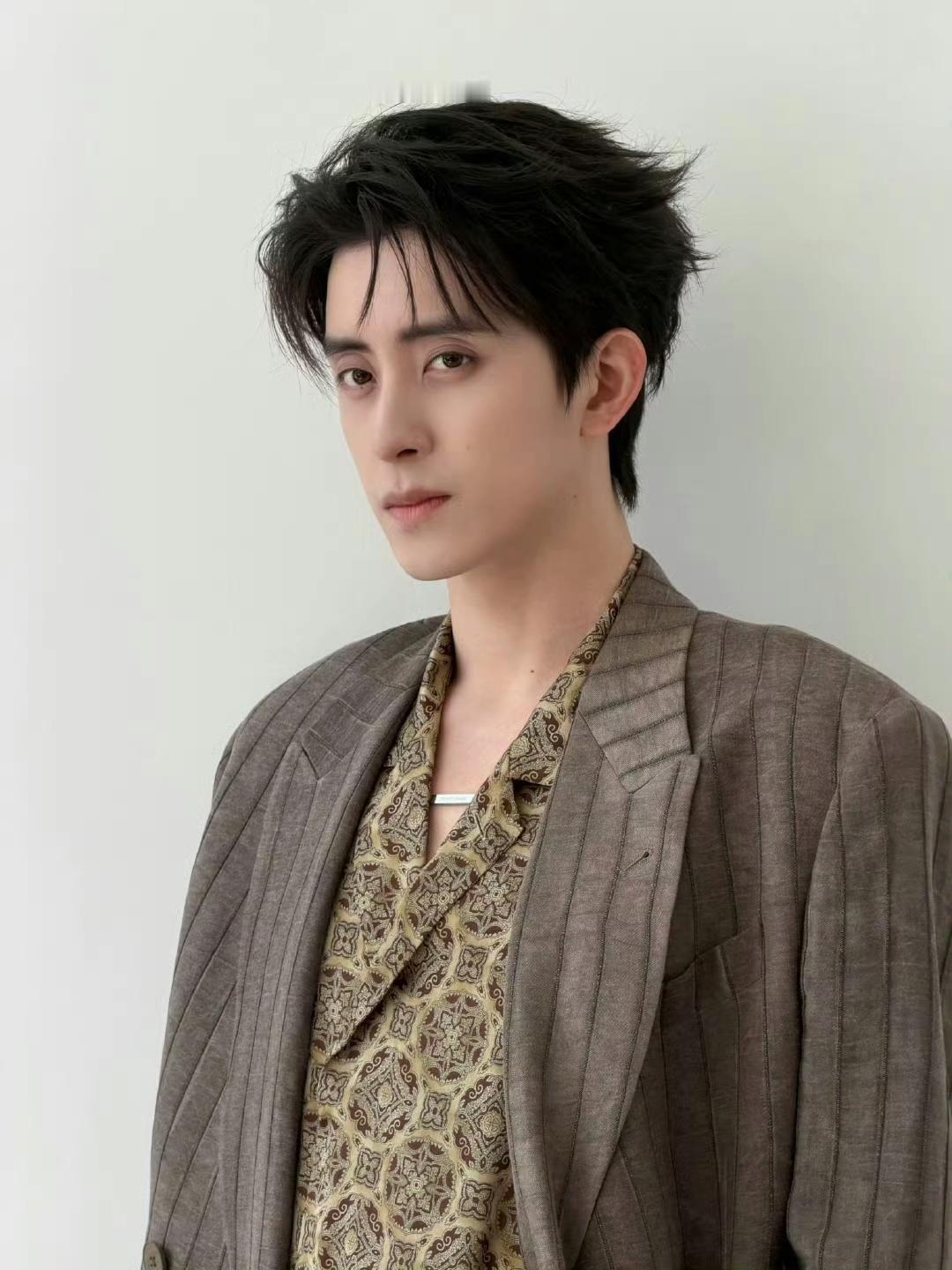 还是陈汉典更帅一些。