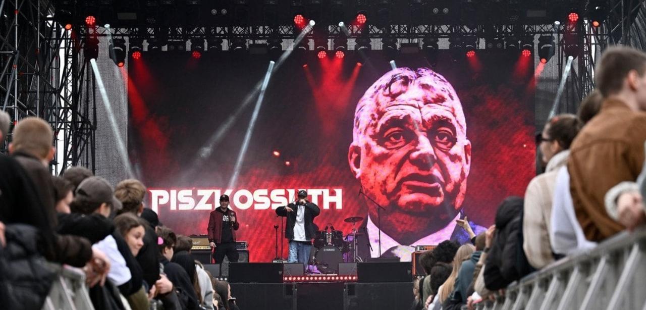 俄国人滚回家：超过 10 万民众走上街头抗议欧尔班!

匈牙利议会选举前夕，布达