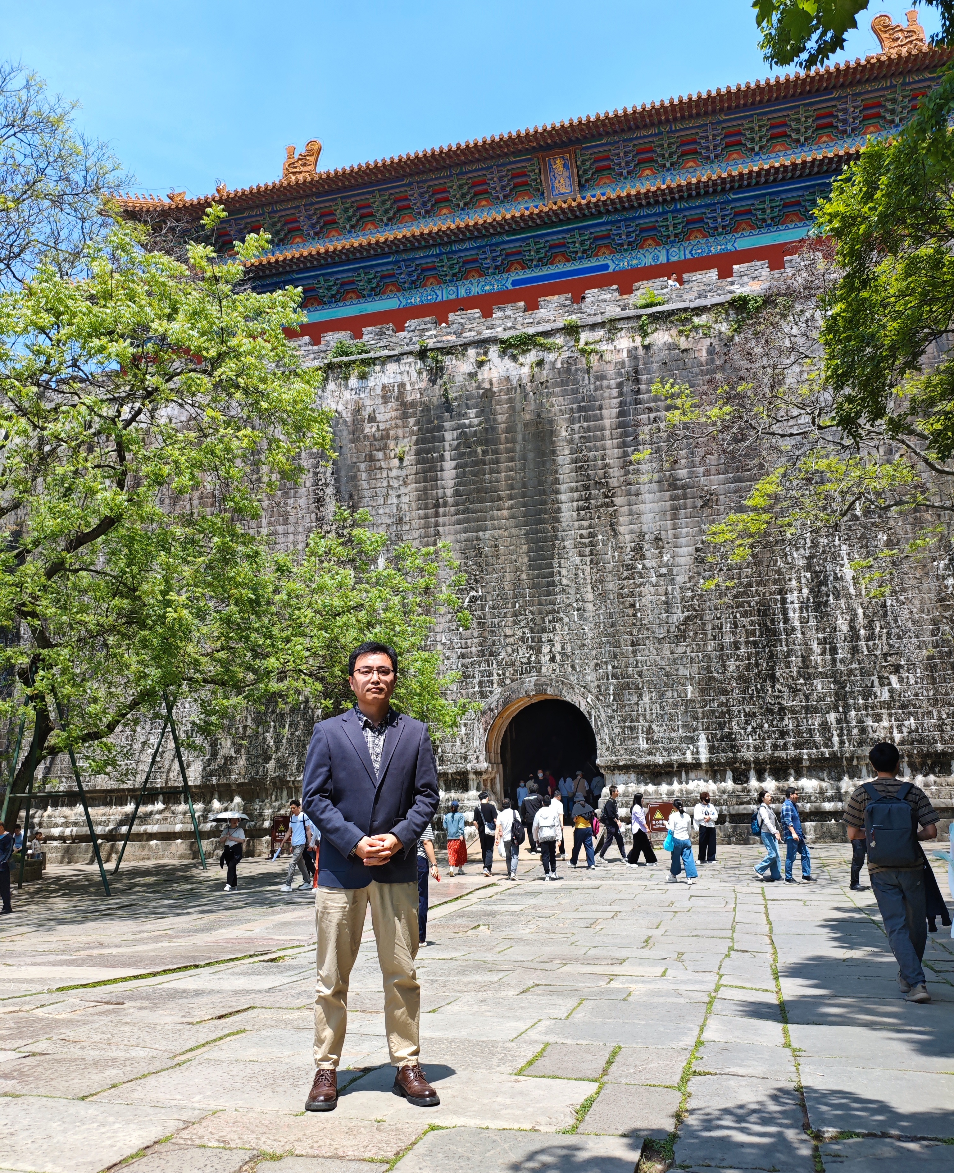 ¹ 才知道整个钟山风景区有那么多的名人墓。中山陵比朱元璋的孝陵高了90多米，原来