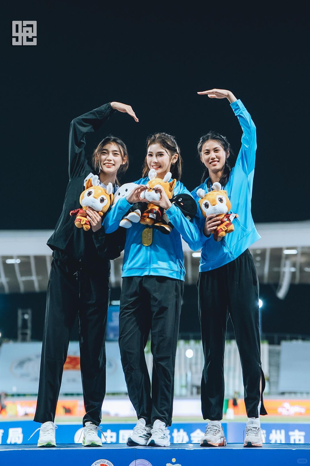 吴艳妮是国内女子100米栏的顶尖选手，一个实力过硬、个性鲜明，活在争议之中却不肯