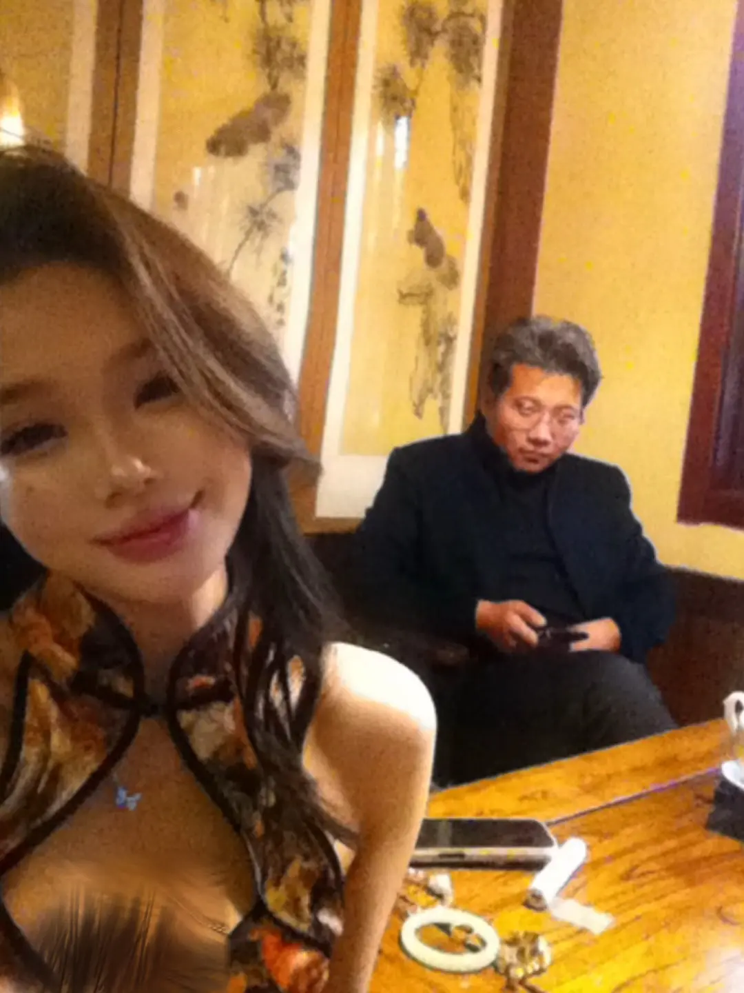 想到你这般决绝的人也为了一个人痛彻心扉过，心好痛