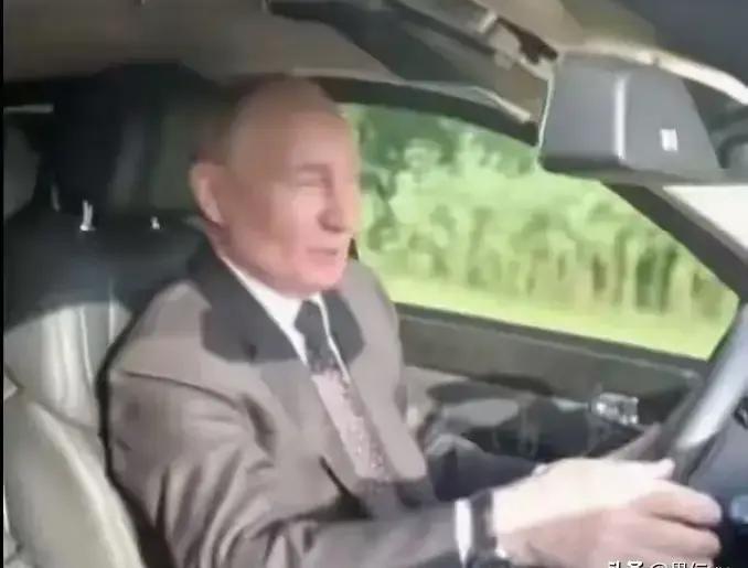 就在刚刚
 
普京突然宣布了
 
12月10日在俄罗斯，俄媒报道，俄罗斯总统普京