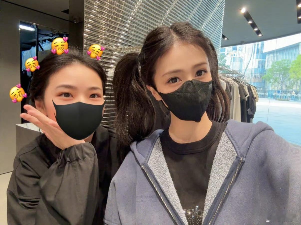 白鹿是这批演员里最亲和，最没有明星架子的当红明星。她把演员当理想而不是光环，所以