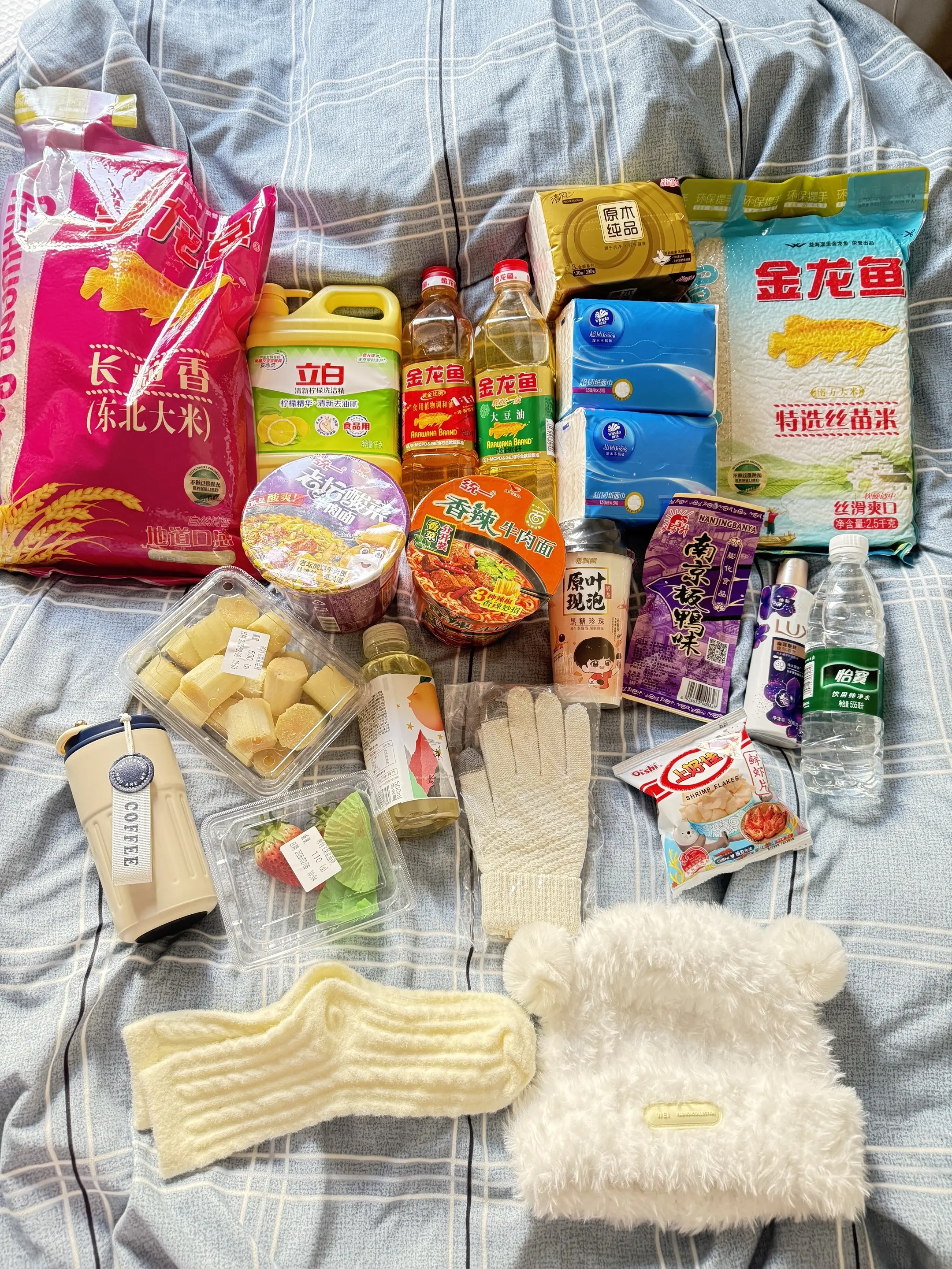 到底是谁还没吃上千问的羊毛，别人都是点奶茶，而我全是油和米，生活用品