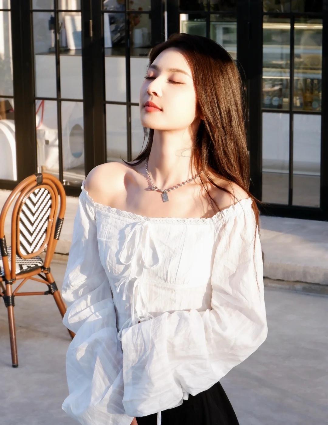 喜欢阳光☀️喜欢自己🤍
明星不止AB面 女演员的日常 ootd