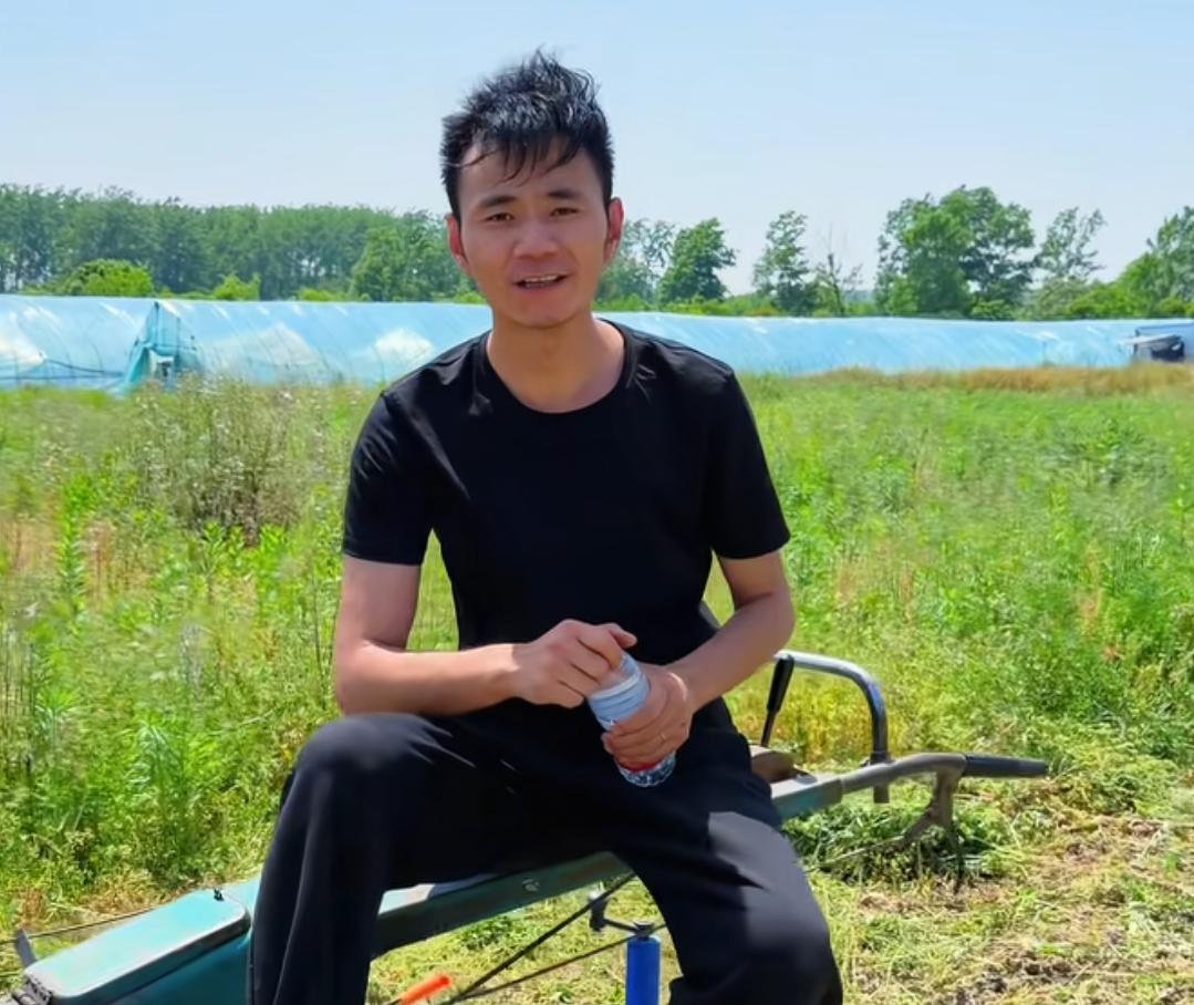 林丽隔空喊话厉怀远：不爱了可以直说，没必要用背叛恶心人，网友议论纷纷。
 
林丽
