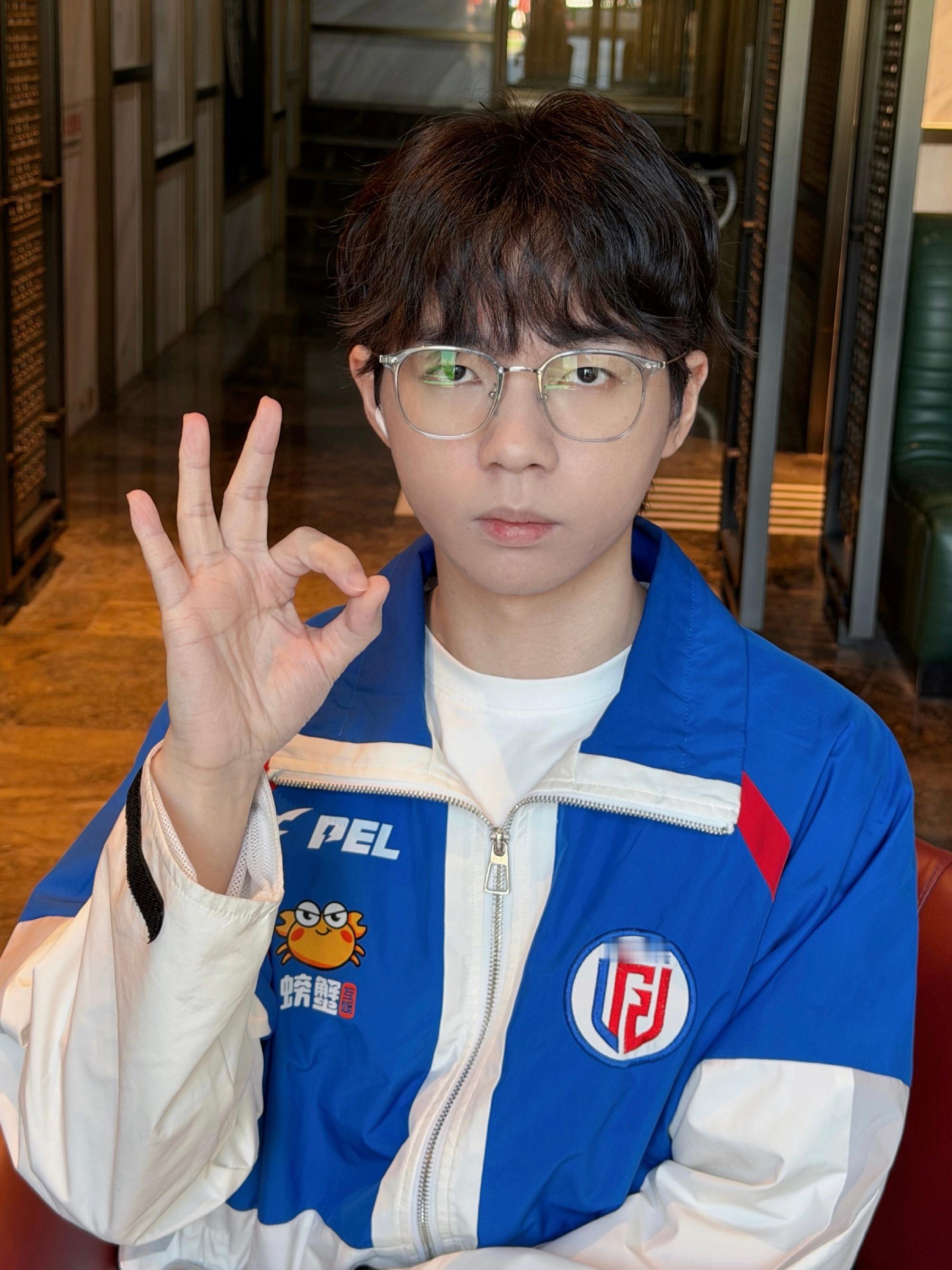 LGD火星演唱会团建凌杀的火星妆呢[doge] ​​​