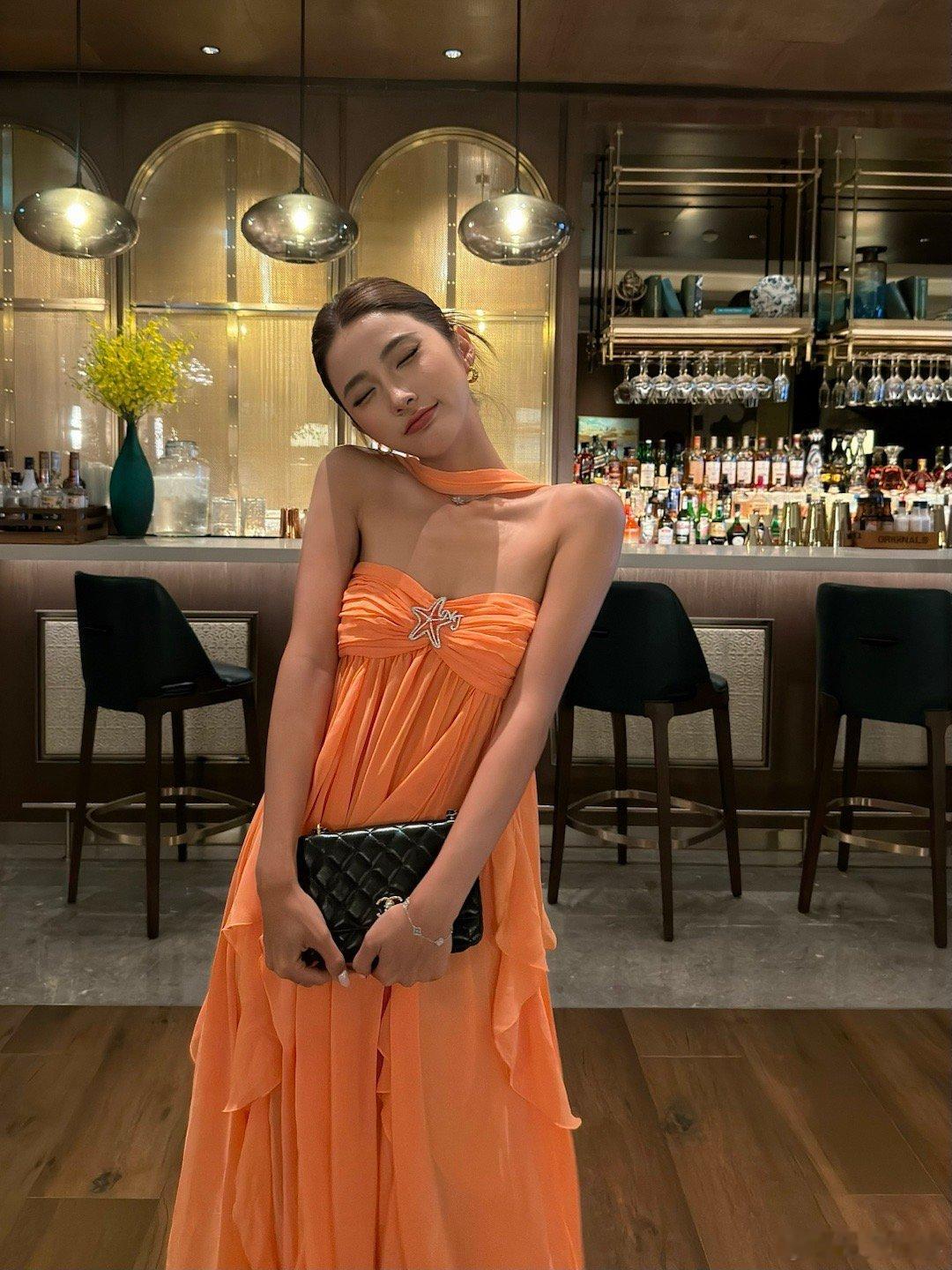 好多库存一女的 ​​​