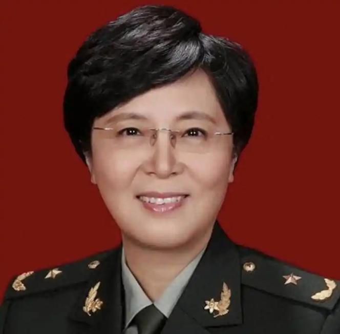 1988年，浙大教授23岁的女儿被保送清华。旅游途中，她爱上35岁的酒厂工人，非