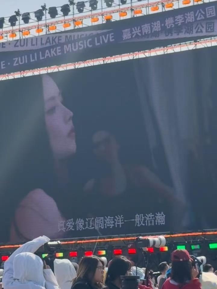 安崎蔷薇骑士现场版终于在槜李湖听到了！安崎蔷薇骑士现场版 舞台上的她真的在发光 