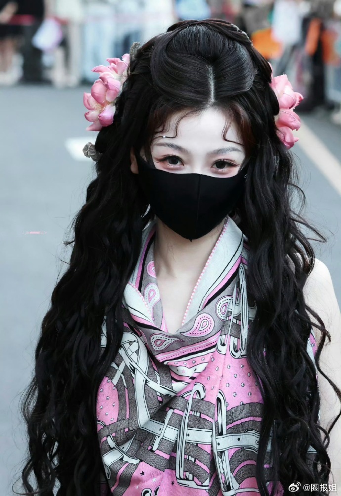 虞书欣念相思古早仙侠味  虞书欣念相思妆造古早仙侠味 蚌精何盼路透持续出圈，古早