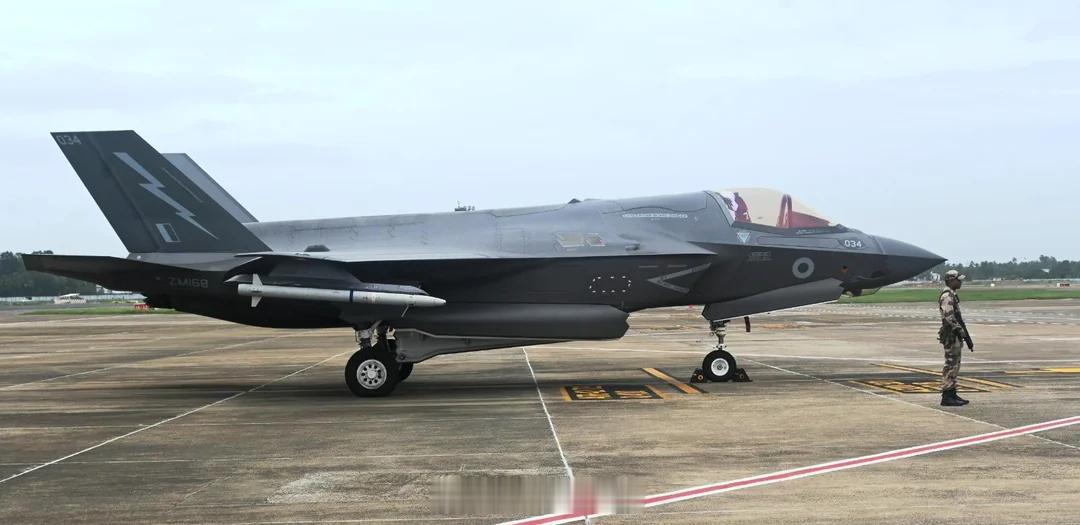烽火问鼎计划 紧急降落在印度的英国F-35B战斗机 ​​​