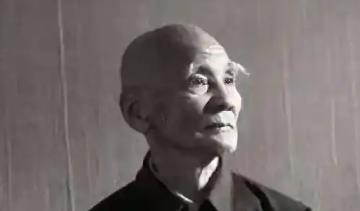 1946年，解放军被敌人包围，为了不让机密文件落到敌人手里，旅长吴诚忠下令一把火