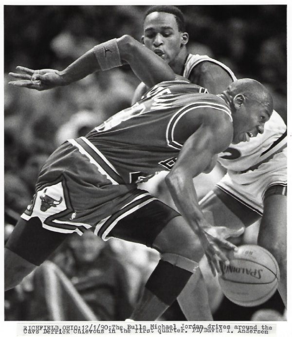 Michael Jordan 吐舌 低重心 飞人护臂 