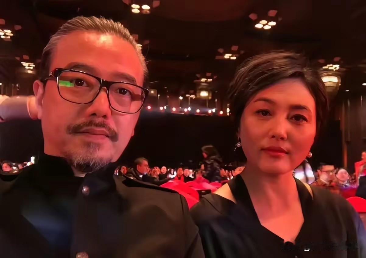 看完张延和张锦程离婚的事，
我发现最扎心的不是他们分了，
而是这两个人二十年婚姻