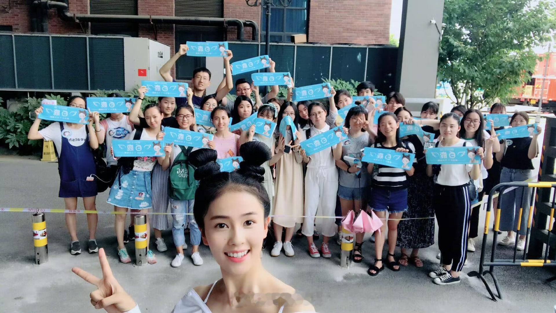 白鹿的十年白鹿的十年、白鹿告别欢娱以后会越来越好的 