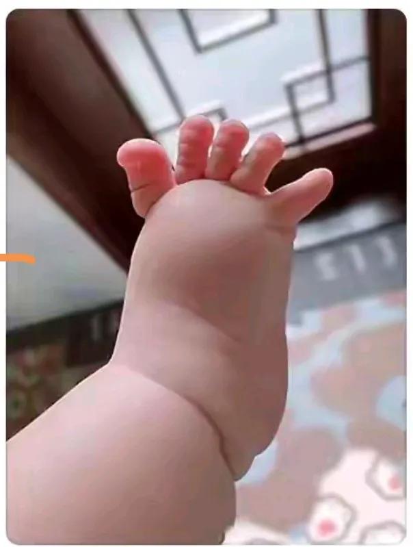 看看娃娃们的小jiao jiao可爱吗？反正我喜欢，一岁以内娃脚胖乎乎的，手感特