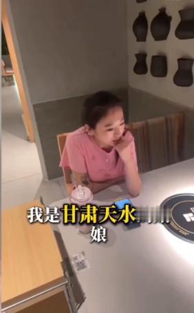 90后女孩在深圳龙华投资200多万开臭豆腐火锅，450平的大店，一天营业额才30