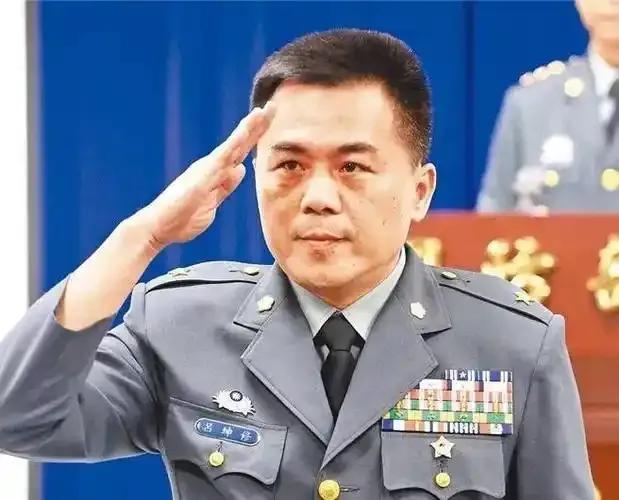 这是台陆军司令、二级上将吕坤修，他在黄埔军校建校102周年纪念活动上公然叫嚣“敌