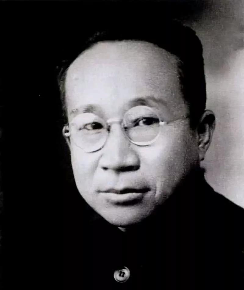 1942年，张云逸去开会，途经交通站时，他想让站长帮忙找船，却发现花盆被摆在外面