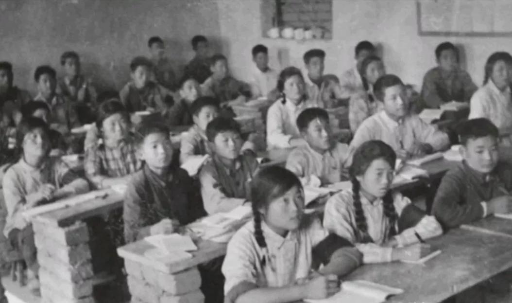 1951年，老红军傅兴贵刚回乡务农，村里的1个寡妇就找来了，哭着讲：“我曾参加过
