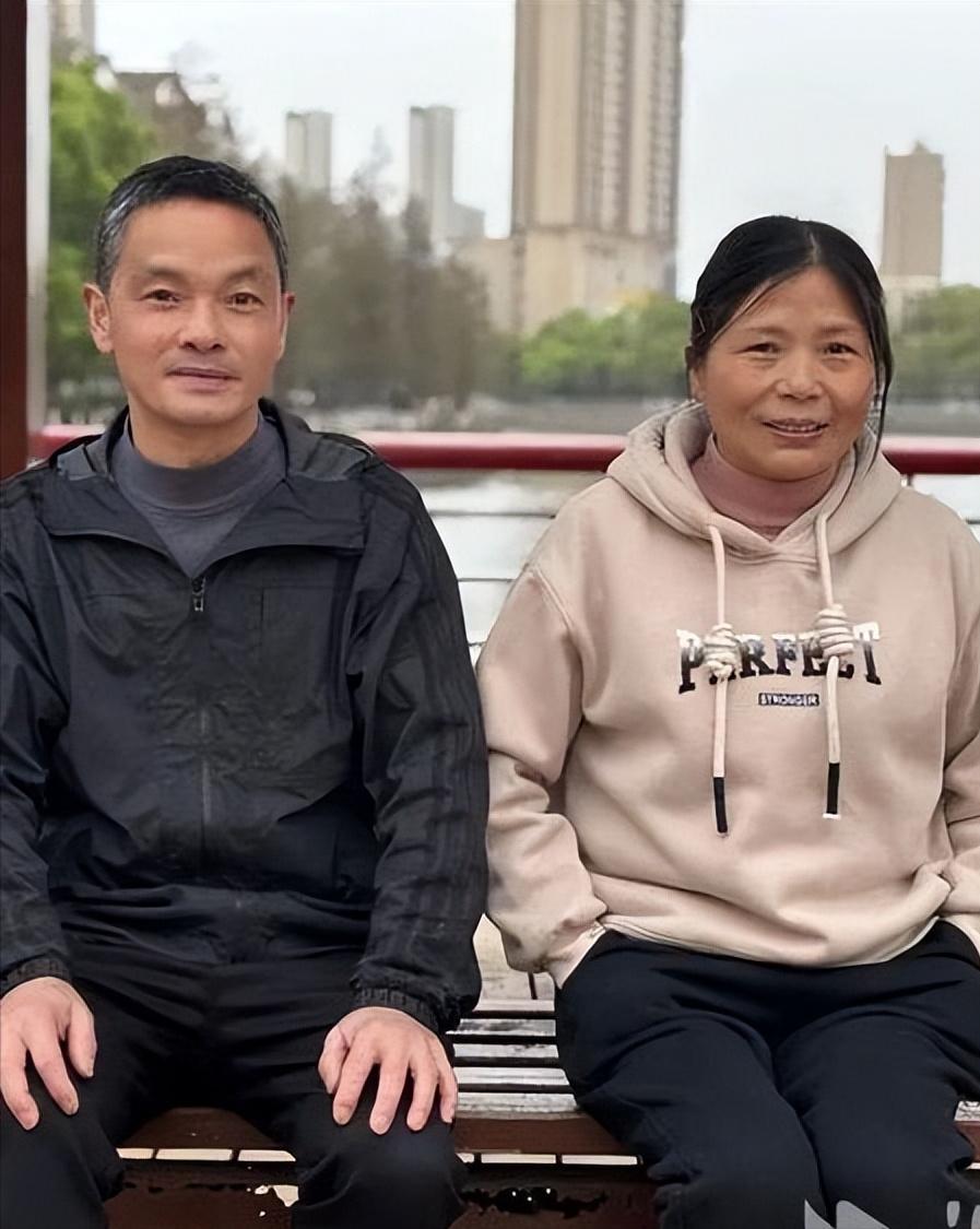 武汉一男子，弟弟病逝，留下百万遗产，交由哥哥处置。谁成想，月入6000的哥哥，办