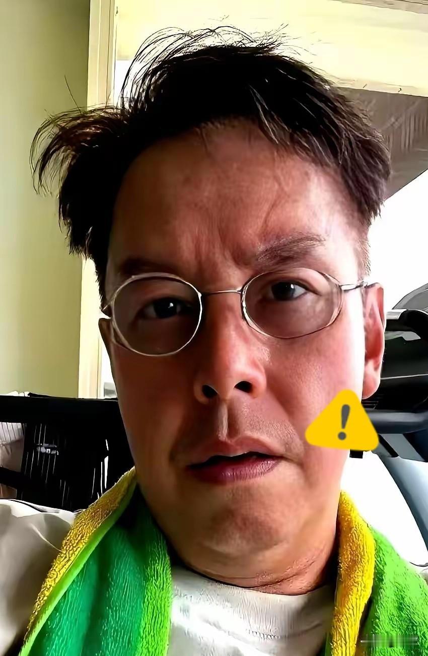 近期香港红馆的一场巡演，
直接刷新了大众对演唱会行业的认知，被网友调侃是实打实“