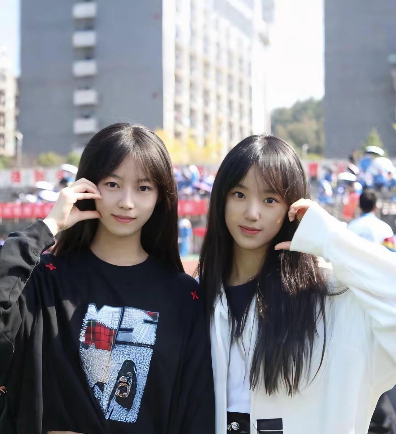 闺蜜穿搭指南：黑白配，简约又时尚！👯‍♀️👯‍♀️