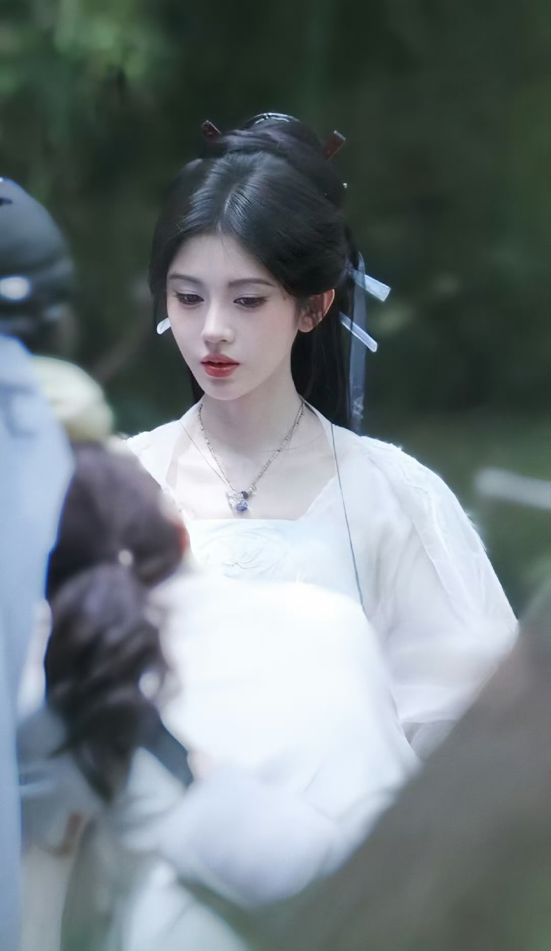 鞠婧祎[超话]鞠婧祎阿黛白衣造型路透鞠婧祎来战白衣阿黛造型路透啊啊啊！白衣造型也