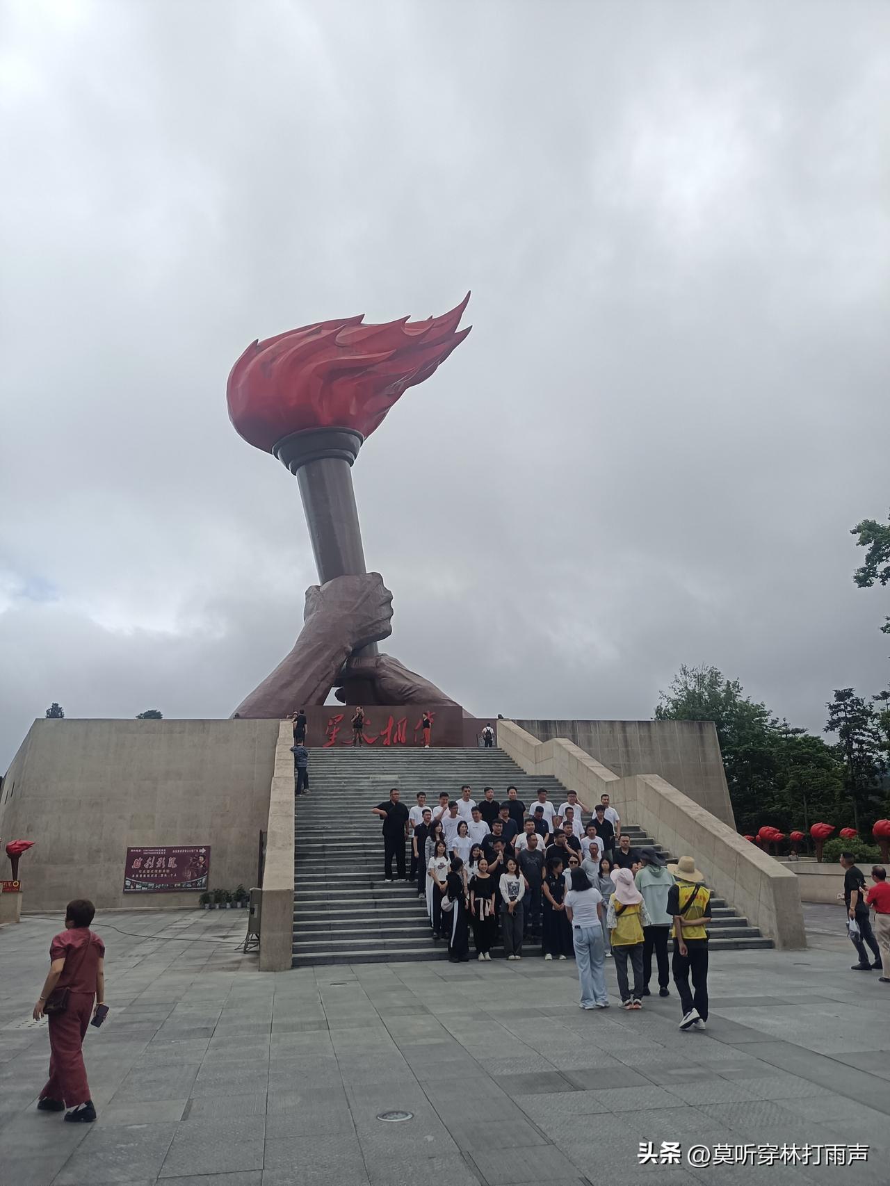 昨天股市行情火爆，今天还会继续吗？

这股市行情瞬息万变，一般来说不要去预测，顺