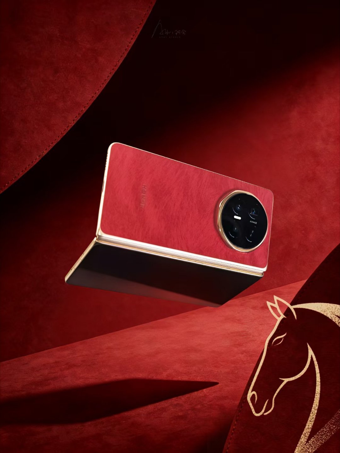 荣耀Magic V6新配色赤兔红真机图赏来了。这颜值你打几分？屏实力 马上红