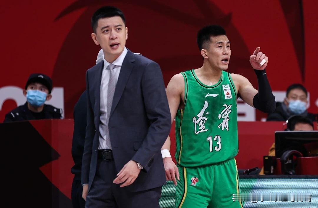 郭艾伦：如果再让我选一次，我不会带伤复出了。郭艾伦在参加直播活动当中，谈到了库里