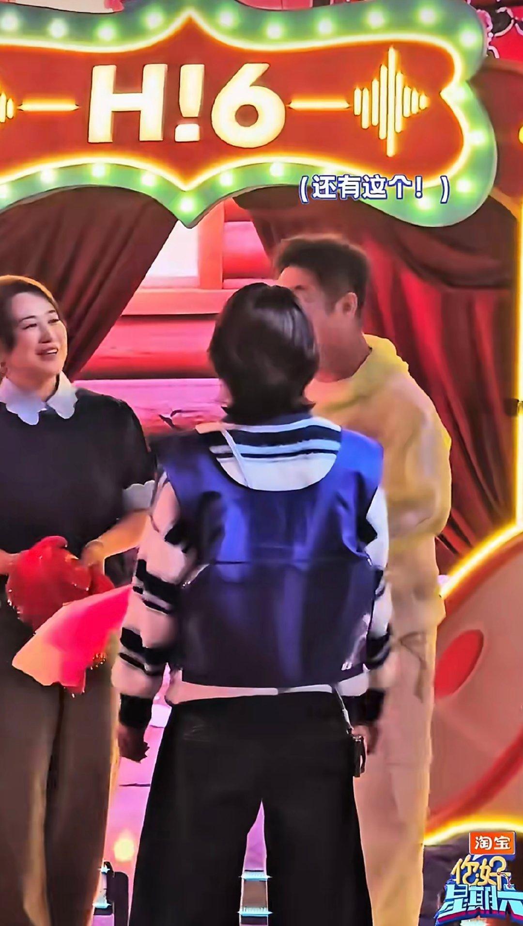 马丽范丞丞乔杉扭秧歌手拿把掐东北秧歌三人组正式上线！马丽自带主场气场，范丞丞扭得