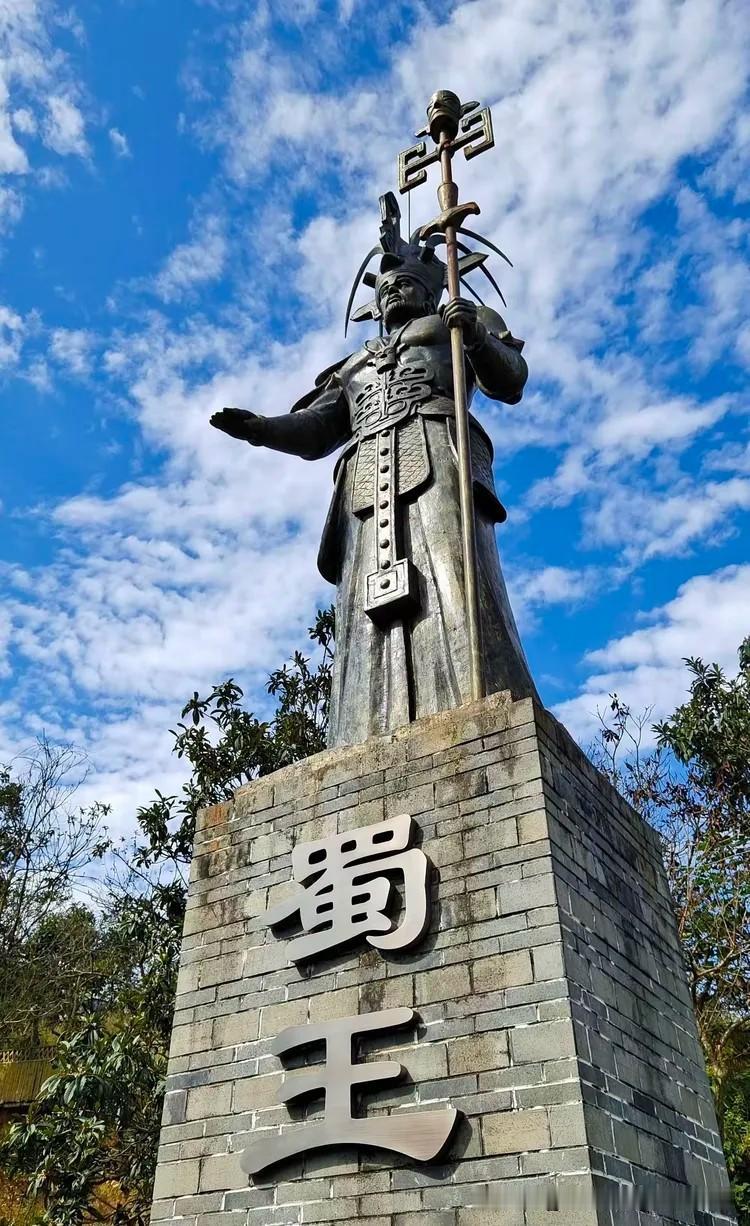 鱼凫：鼎盛古蜀的青铜王朝
 
       鱼凫，是继蚕丛、柏灌之后的第三代古蜀
