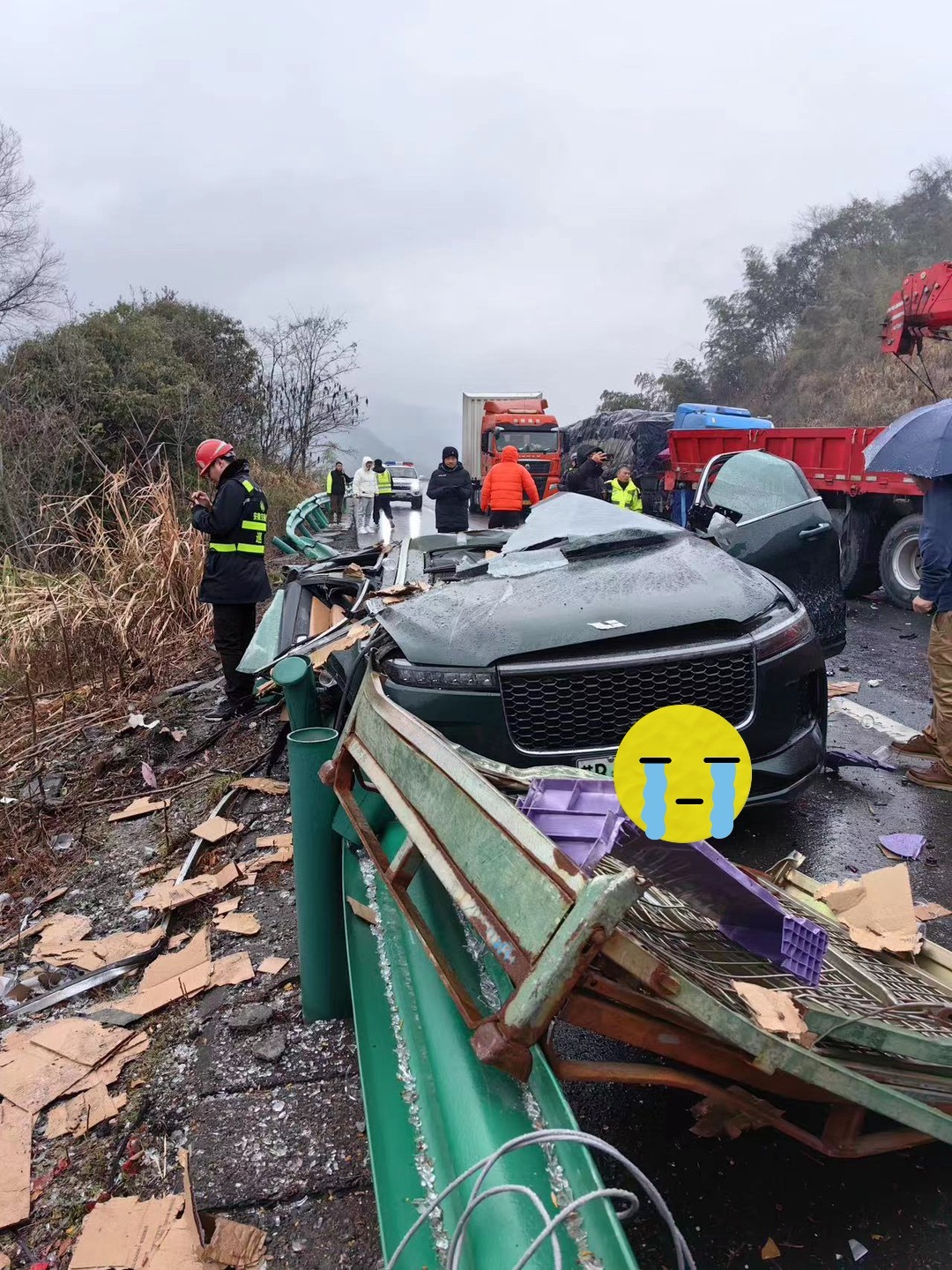 道路千万条，安全第一条，快过年了，开慢点…… ​​​