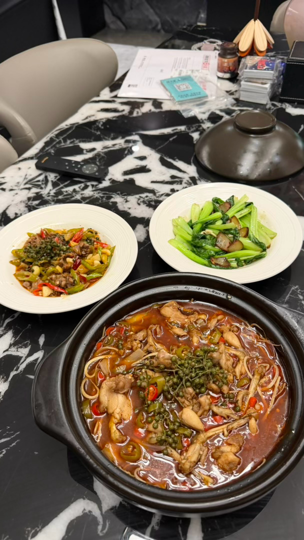 今天买的新鲜牛蛙 
