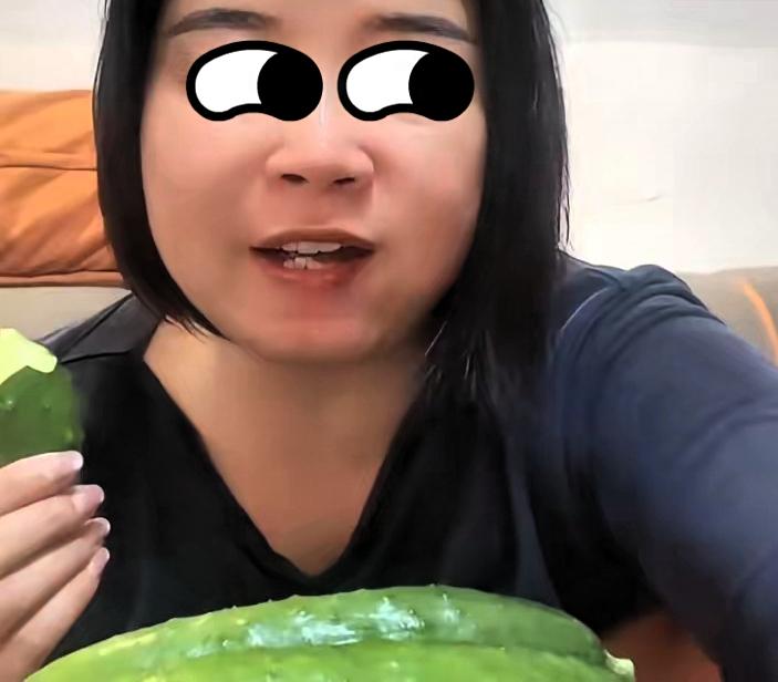 很难让人认同，堂嫂直播里说商家主动邀约带货黄瓜这件事……

她直播时常聊别家琐事