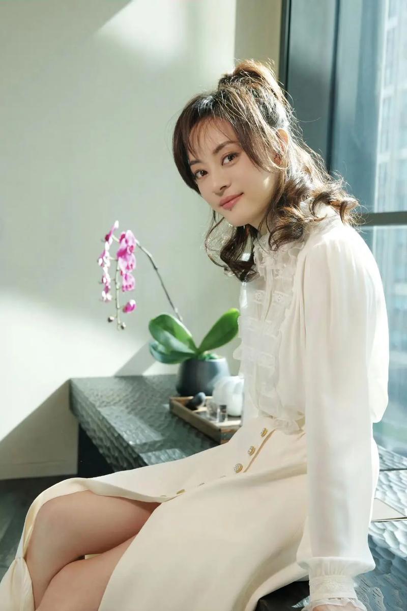 演员孙俪说：“我们有时带孩子出去逛街，经常看到我和邓超的广告牌，如果是看到我的广